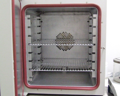 Oven with the door open